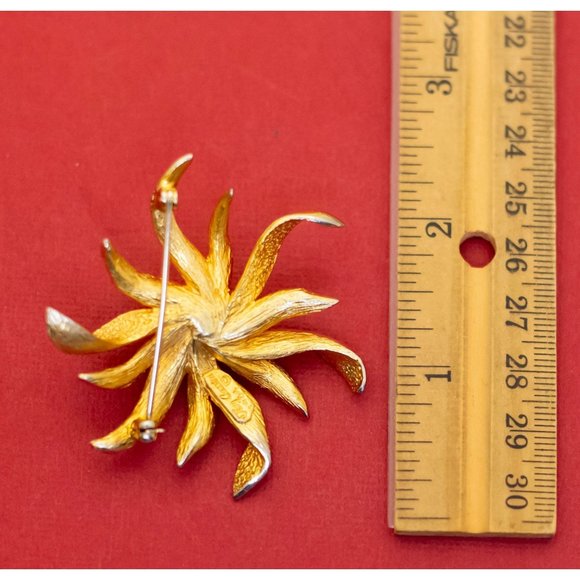 Vintage Gold Tone Flower Brooch by Oleg Cassini 1964 - F2 - Picture 3 of 3